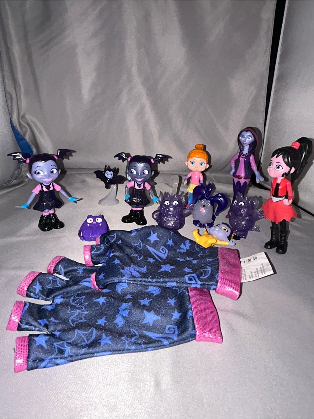 Disney Vampirina lot of 12 figures and gloves